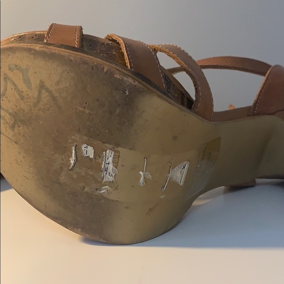 👡 Fergie Ankle Strap Brown Sandal Heels Size 7 - Picture 7 of 8
